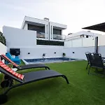 Casa Ferias Com Piscina Aquecida E Privadas 펜션