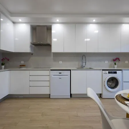 Casa Com Piscina Aquecida E Suítes Privadas Hébergement de vacances *